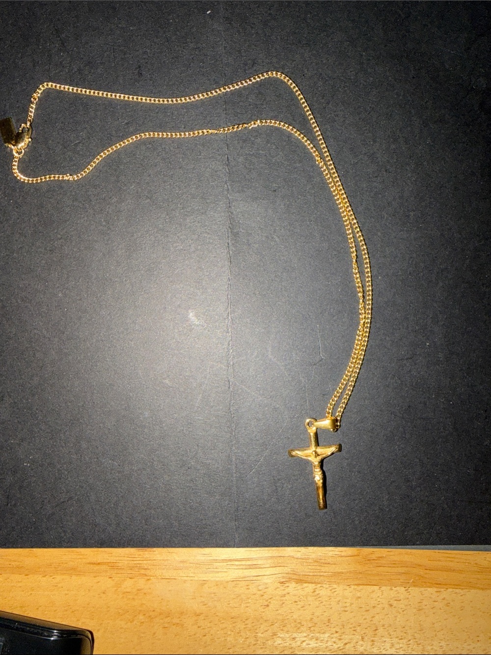NWT Reign Chains 18K Gold Plated Crucifix Pendant Necklace ✨